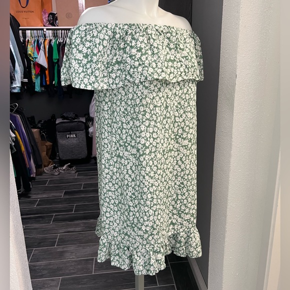 Wild Blue x Sadie Robertson Green and White Floral Shoulder Dress - Picture 3 of 7